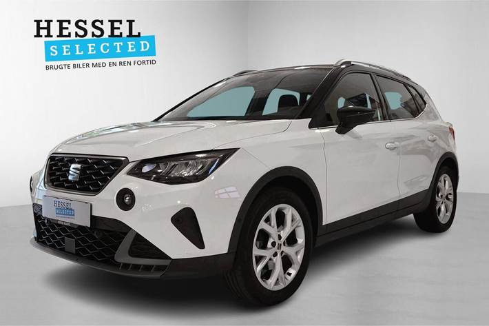 Hvid Seat Arona fra 2022 set udefra