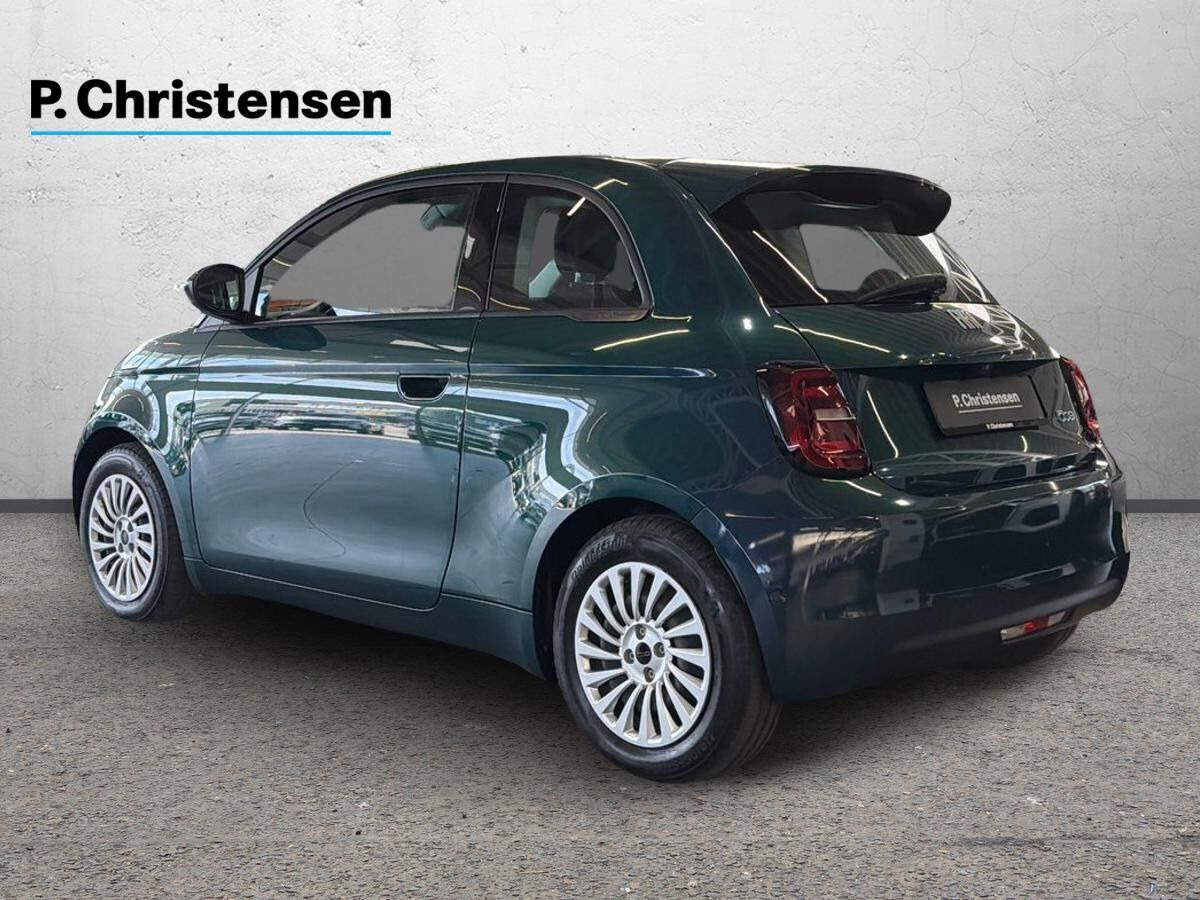 Blå Fiat 500e fra 2023