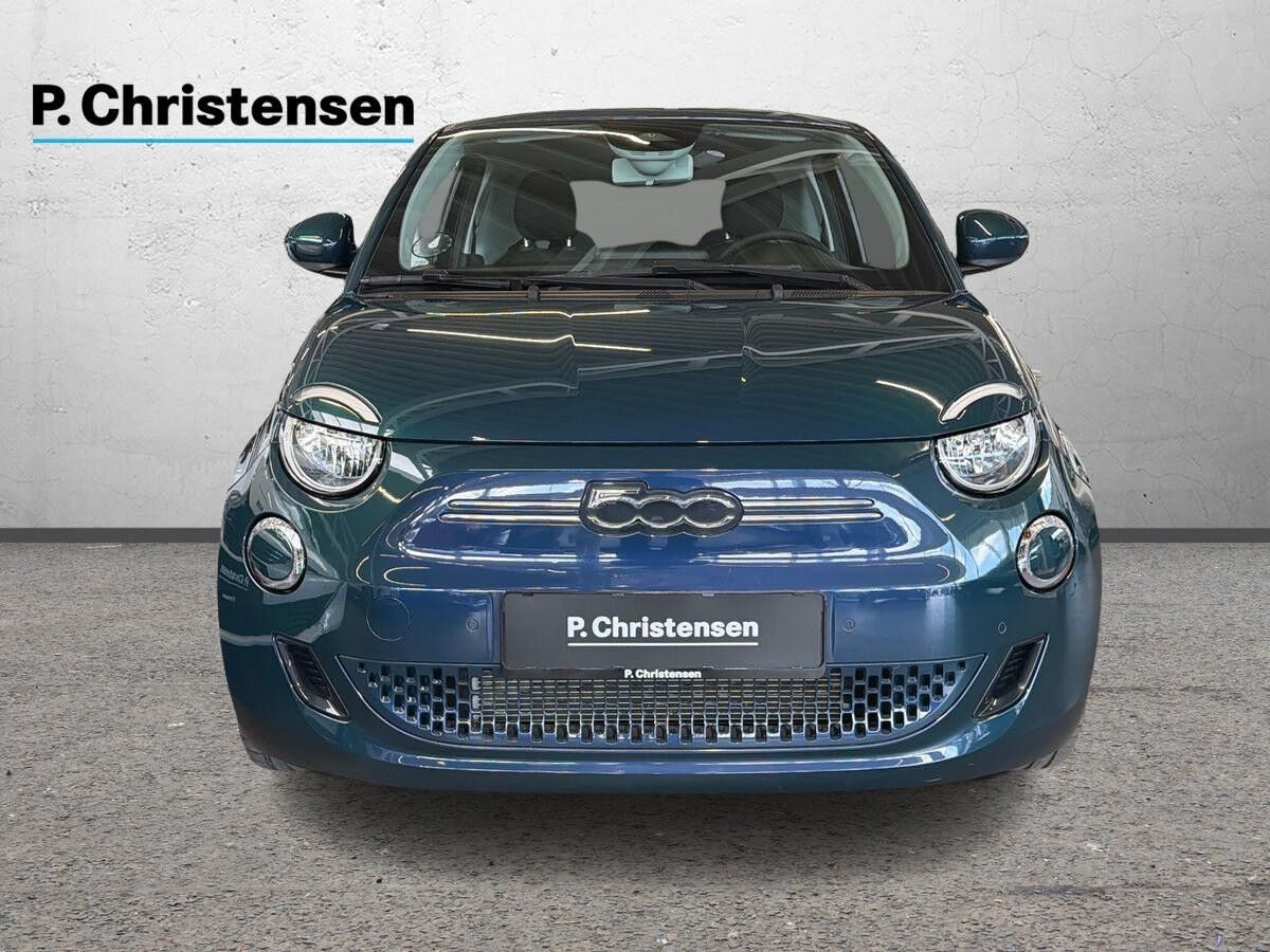 Blå Fiat 500e fra 2023