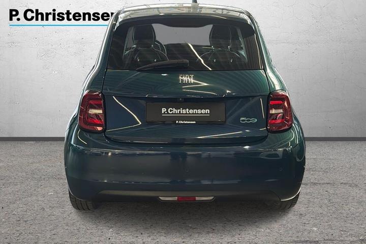 Blå Fiat 500e fra 2023
