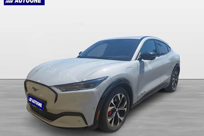 Hvid Ford Mustang Mach-E fra 2023