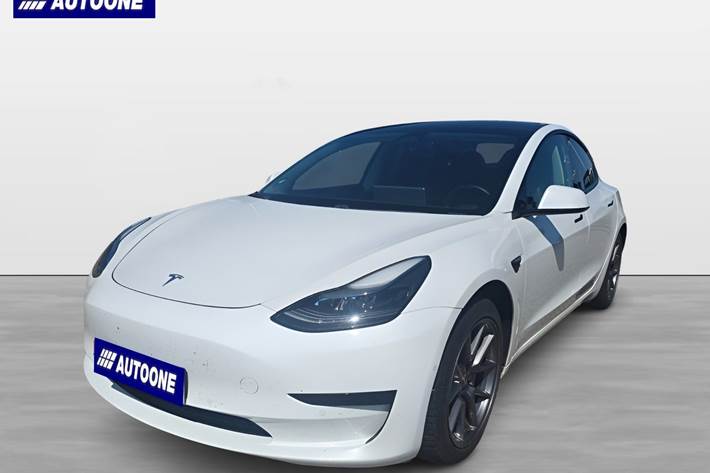 Hvid Tesla Model 3 fra 2021