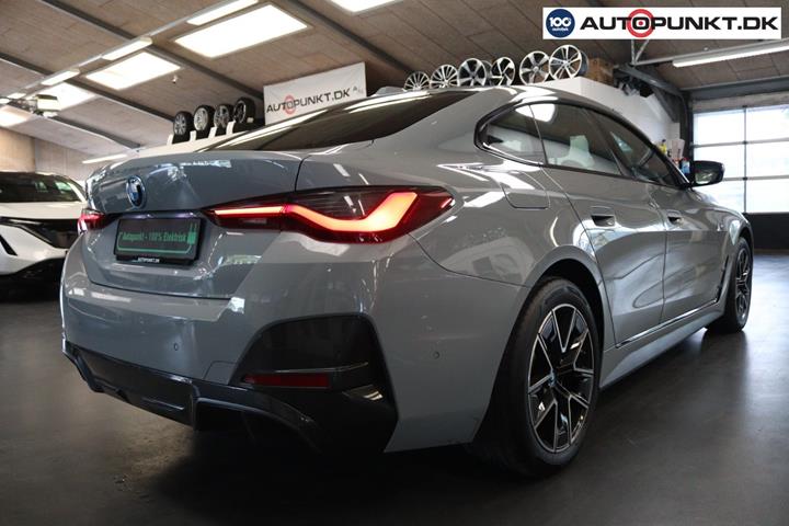 Grå BMW i4 fra 2024