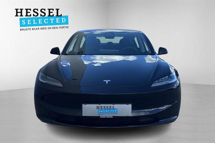 Sort Tesla Model 3 fra 2024