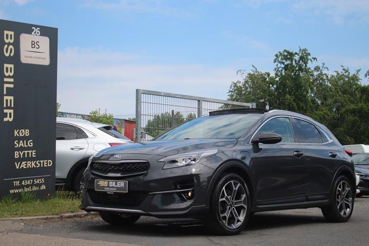 Grå Kia XCeed fra 2020 set udefra