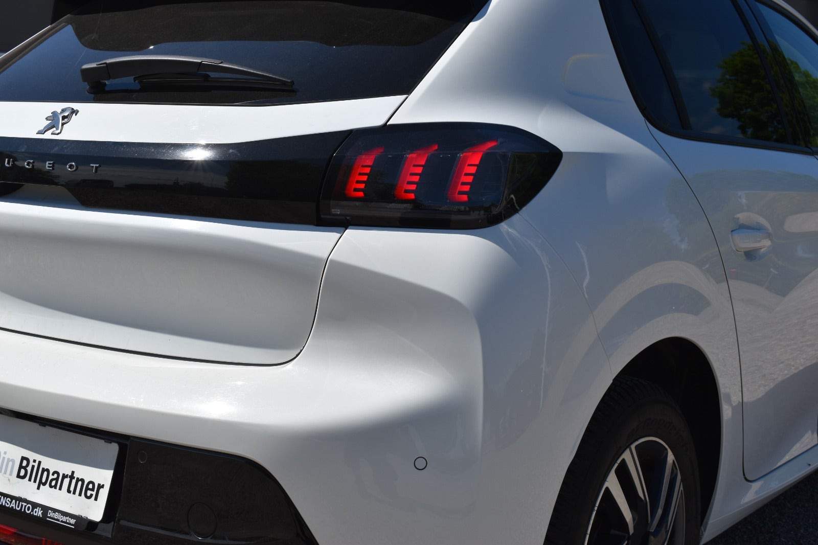 Hvid Peugeot 208 fra 2022