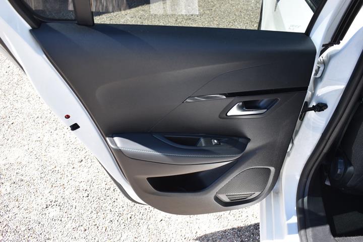 Hvid Peugeot 208 fra 2022