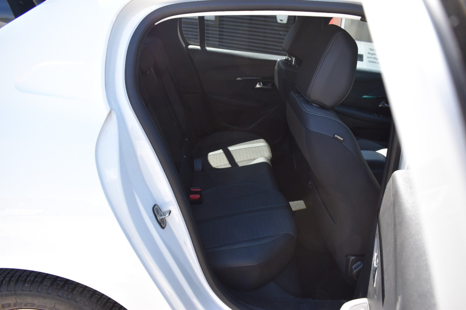 Hvid Peugeot 208 fra 2022