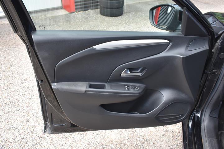 Sort Opel Corsa fra 2020