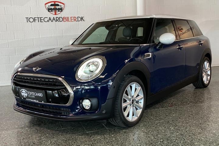 Blå Mini Clubman Cooper fra 2016 set udefra