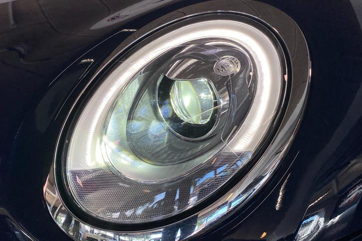 Blå Mini Clubman Cooper fra 2016