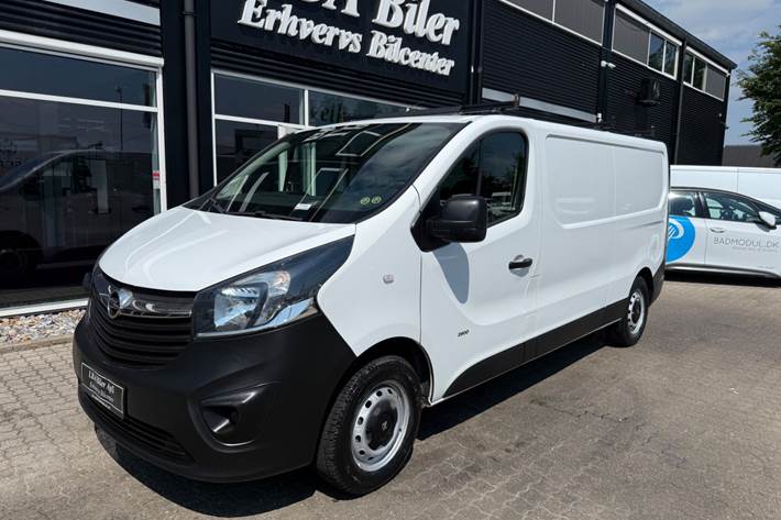 Hvid Opel Vivaro fra 2015