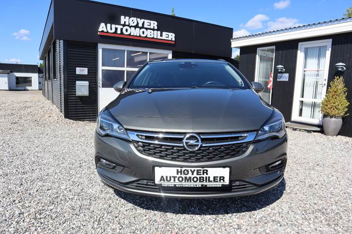 Grå Opel Astra fra 2017