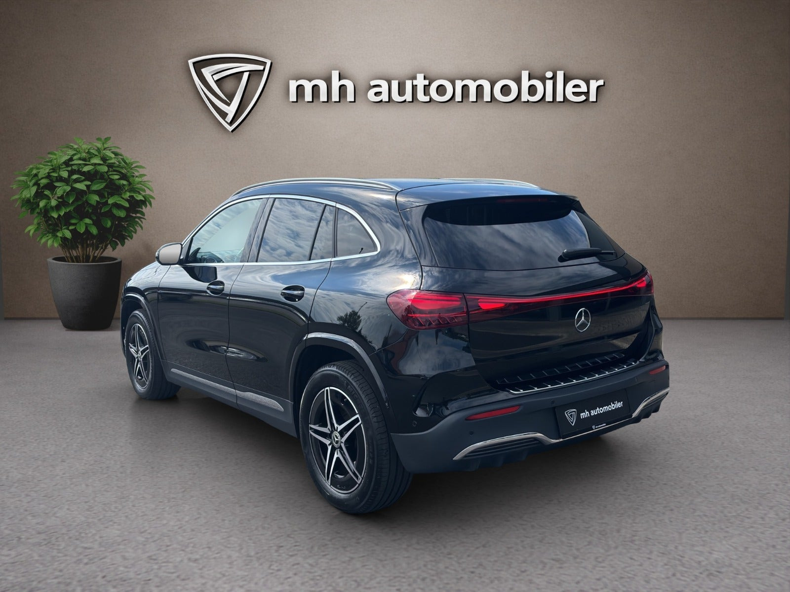 Sort Mercedes EQA250+ fra 2024