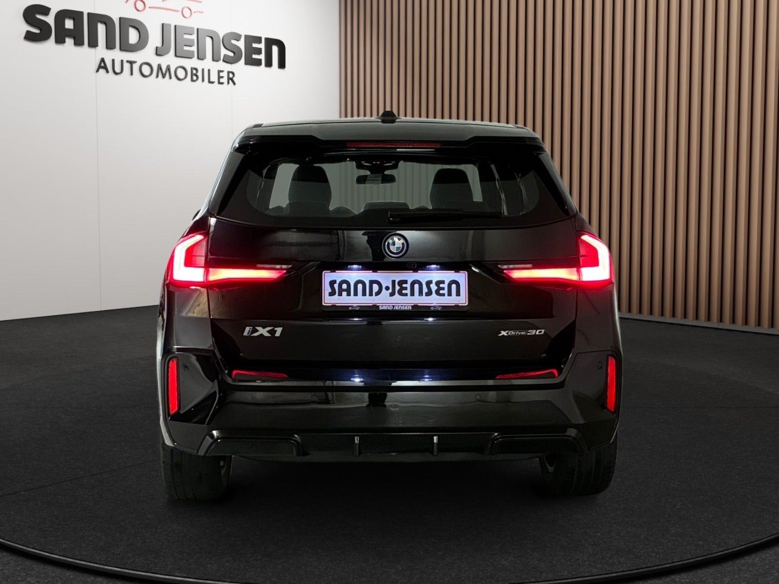 Sort BMW iX1 fra 2023