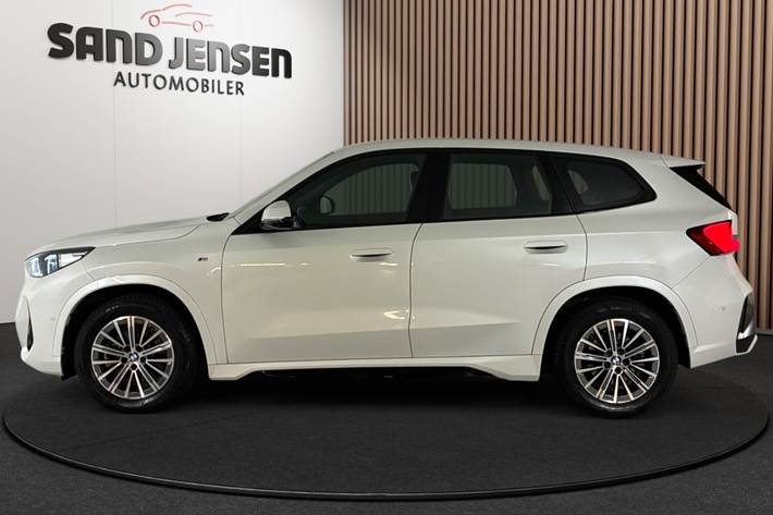 Hvid BMW iX1 fra 2024