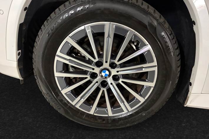 Hvid BMW iX1 fra 2024