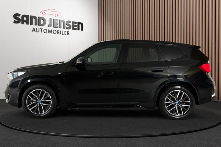 Sort BMW iX1 fra 2024