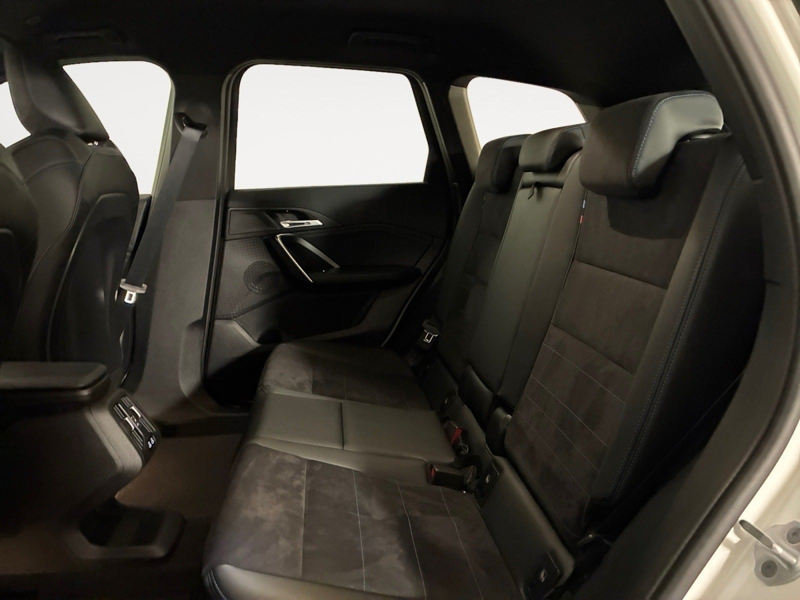 Hvid BMW iX1 fra 2025