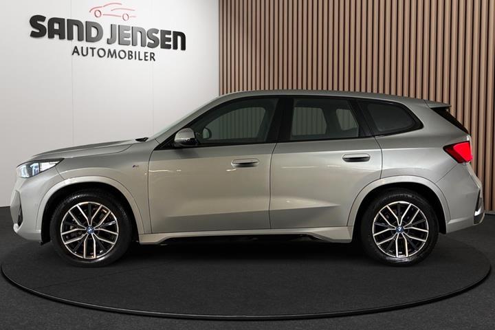 Grå BMW iX1 fra 2024