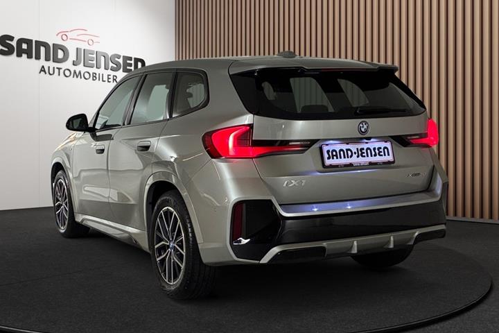 Grå BMW iX1 fra 2024