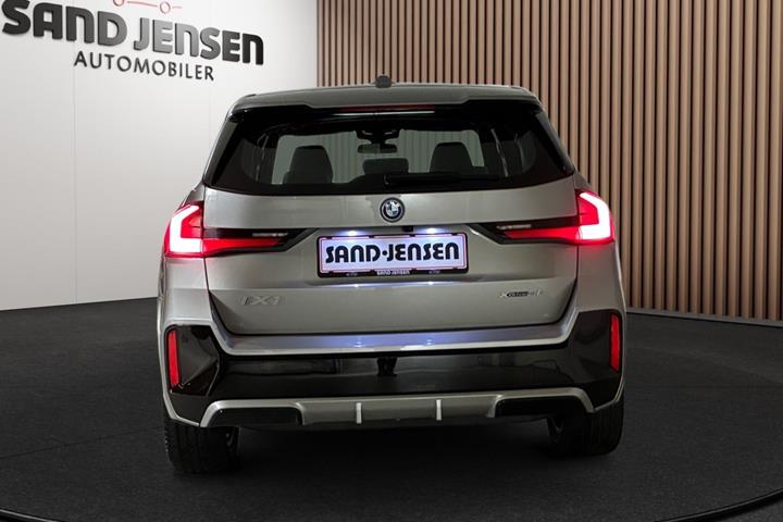Grå BMW iX1 fra 2024