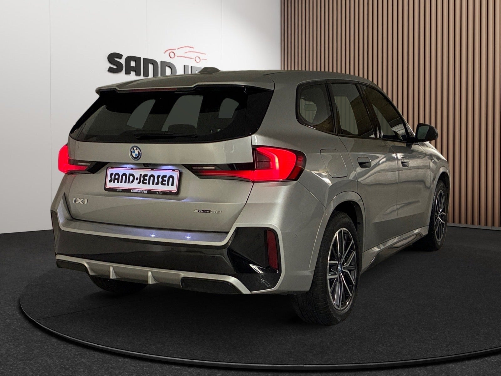 Grå BMW iX1 fra 2024