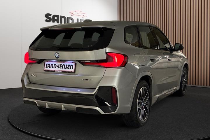 Grå BMW iX1 fra 2024