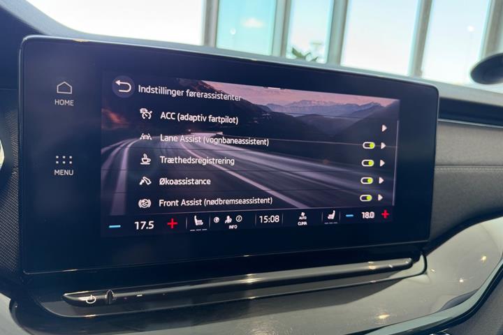 Blå Skoda Octavia fra 2022