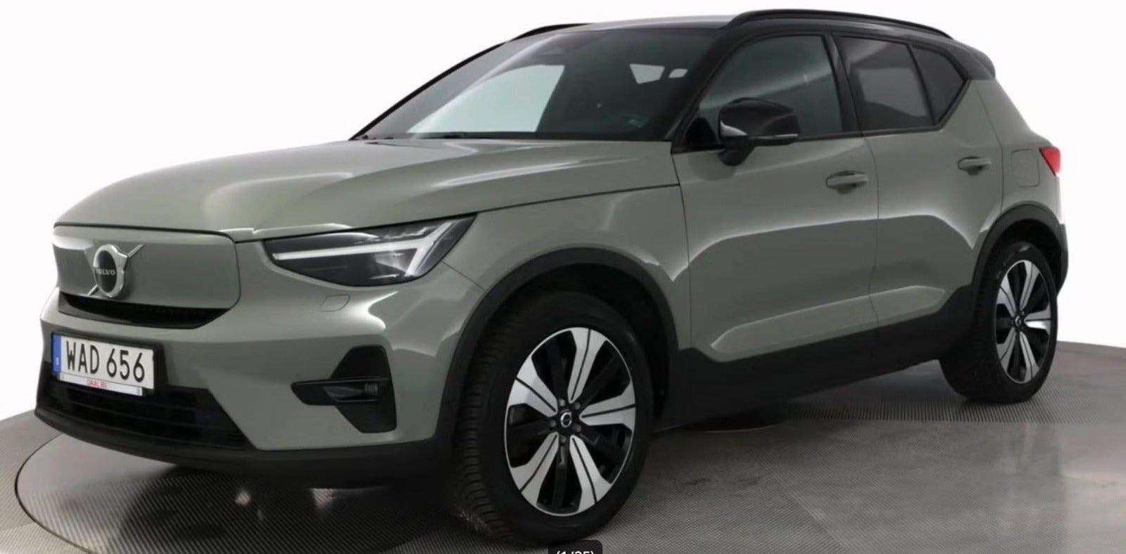 Grå Volvo XC40 fra 2023
