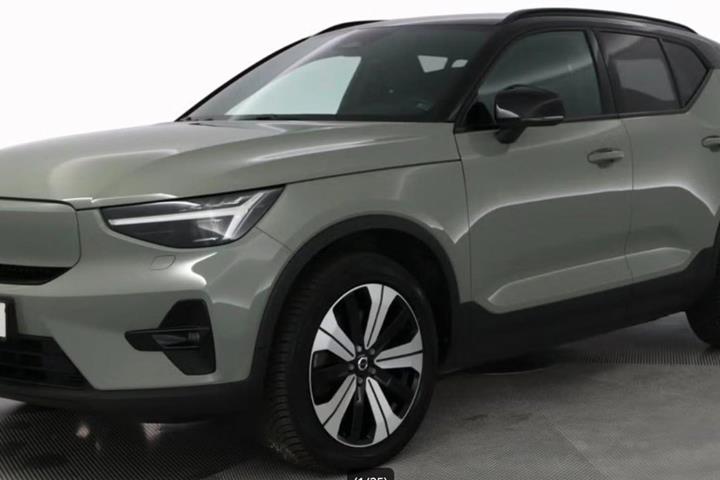 Grå Volvo XC40 fra 2023