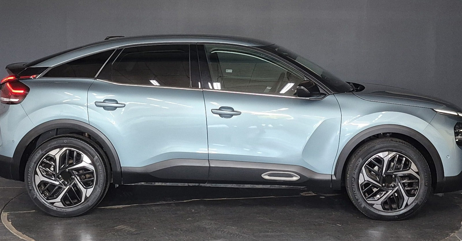 Blå Citroën C4 fra 2021