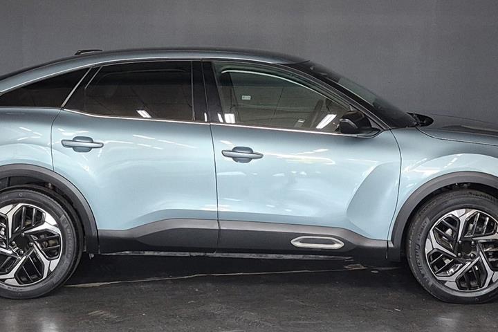 Blå Citroën C4 fra 2021