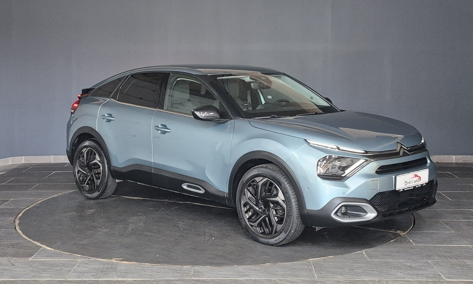 Blå Citroën C4 fra 2021