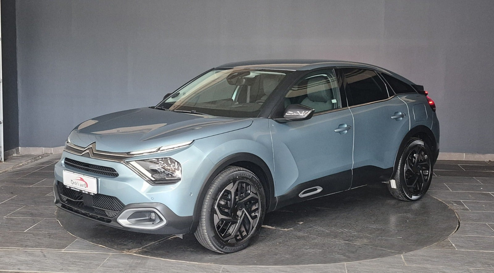 Blå Citroën C4 fra 2021