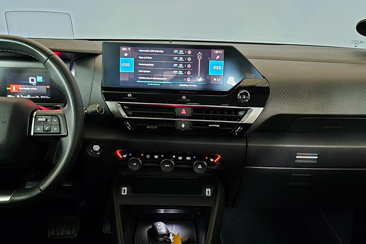 Blå Citroën C4 fra 2021