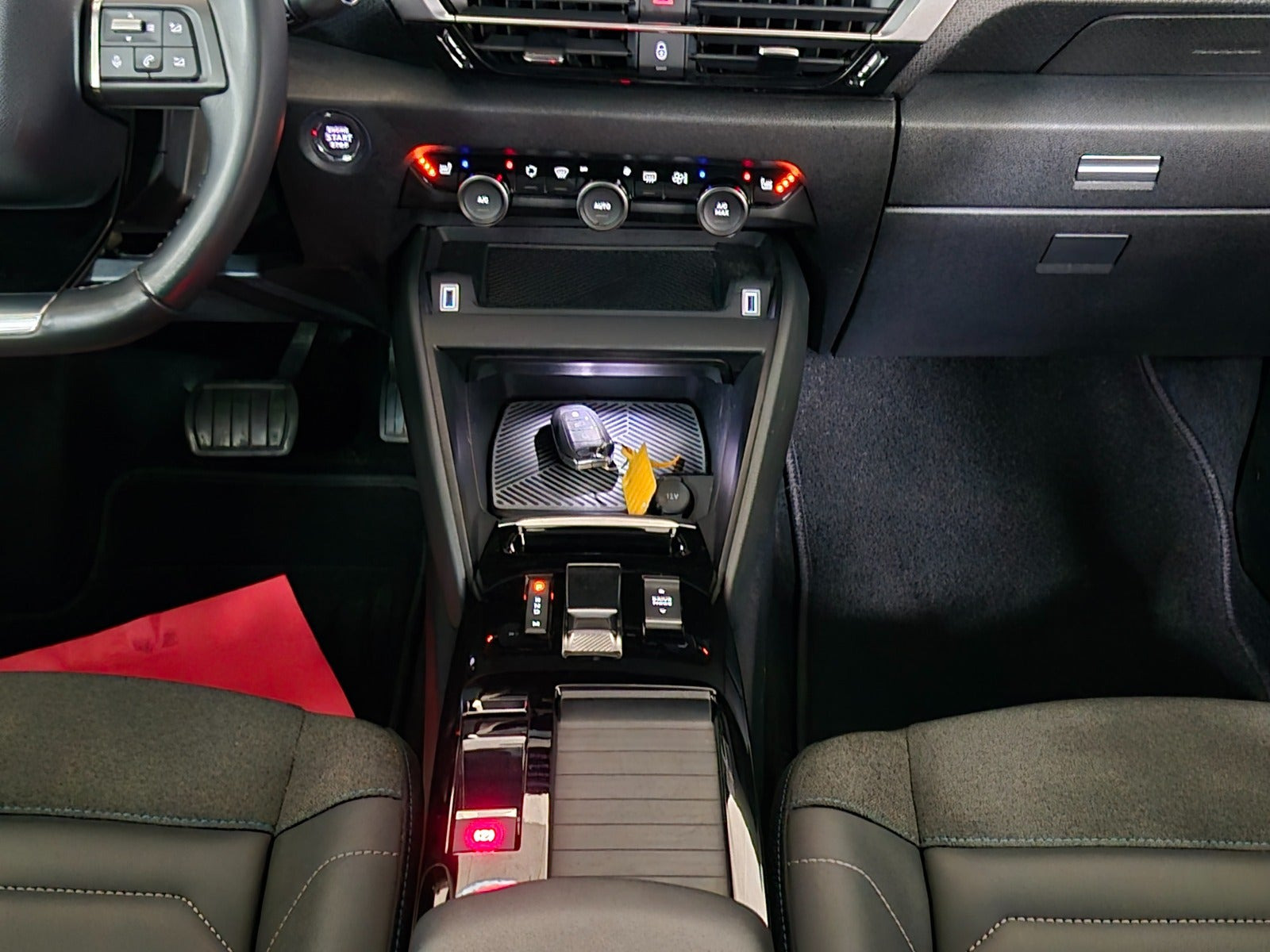 Blå Citroën C4 fra 2021