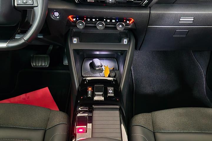 Blå Citroën C4 fra 2021