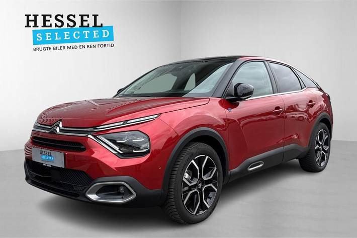 Rød Citroën ë-C4 fra 2023 set udefra