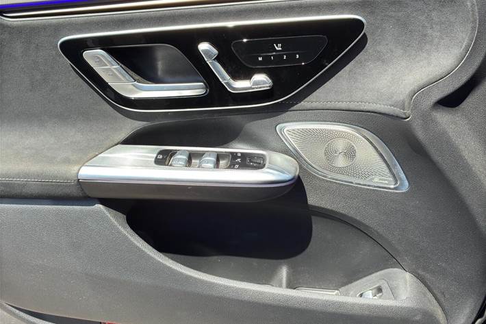 Grå Mercedes EQE 43 AMG fra 2023