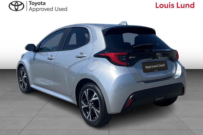 Sølv Toyota Yaris fra 2024