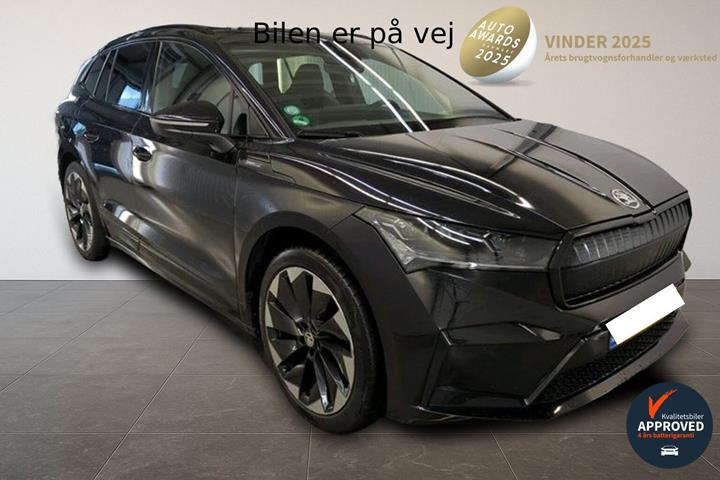 Sort Skoda Enyaq fra 2022 set udefra