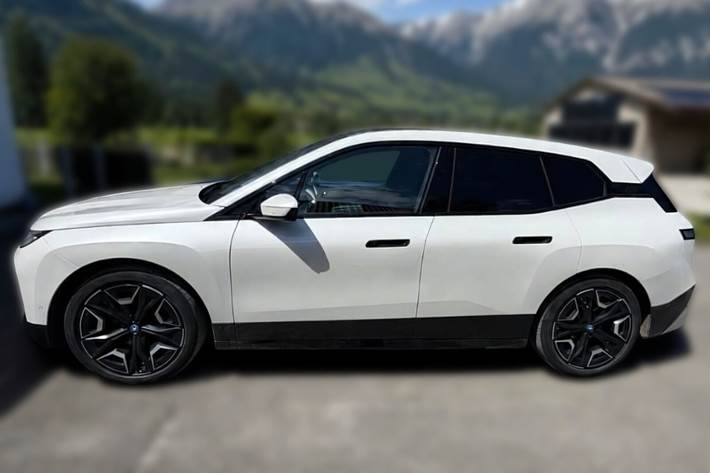 Hvid BMW iX fra 2022