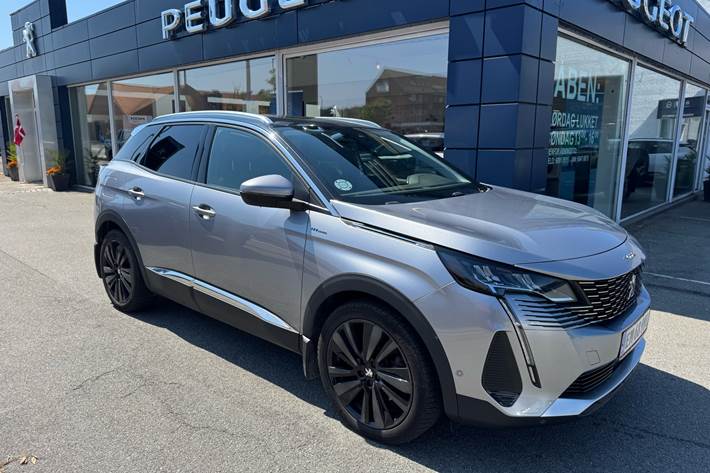 Grå Peugeot 3008 fra 2021