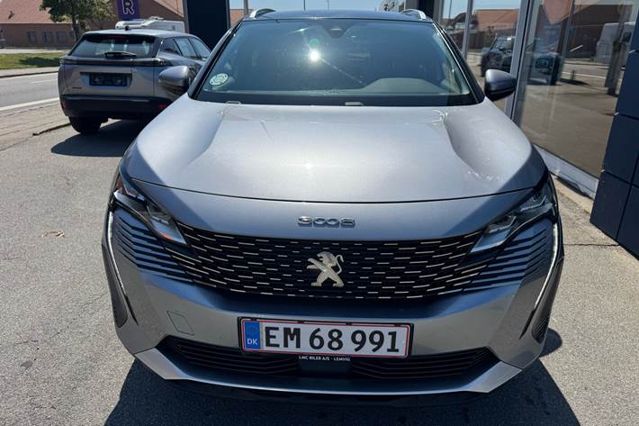 Grå Peugeot 3008 fra 2021