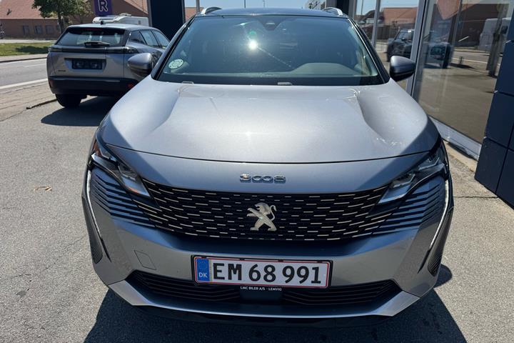 Grå Peugeot 3008 fra 2021