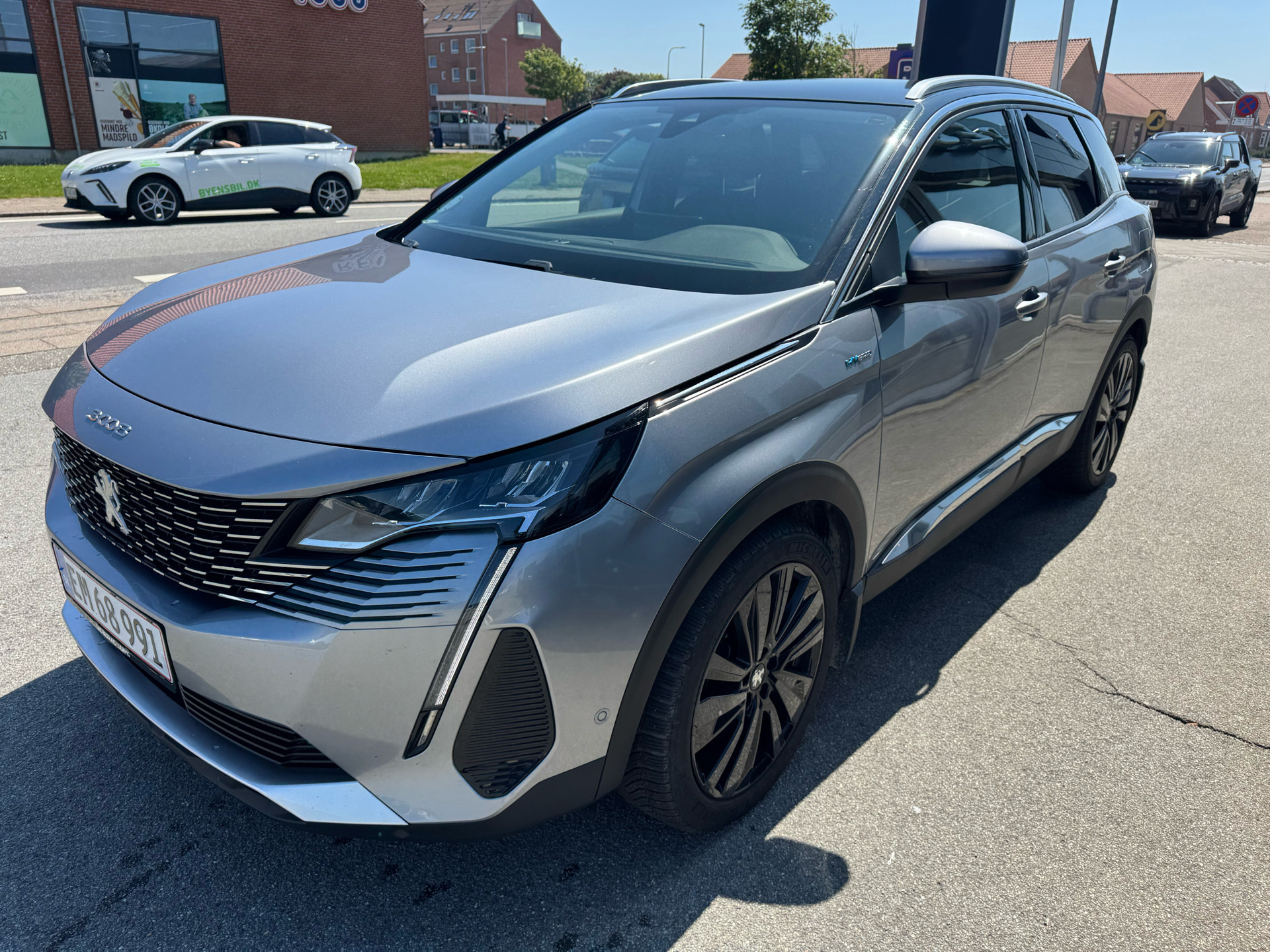 Grå Peugeot 3008 fra 2021