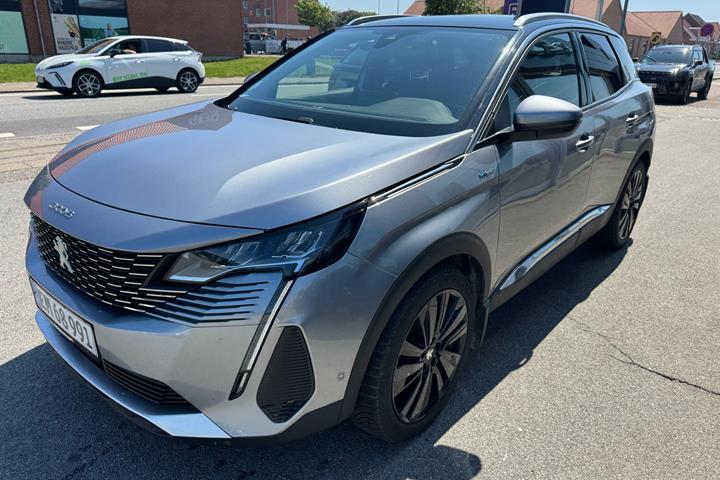Grå Peugeot 3008 fra 2021
