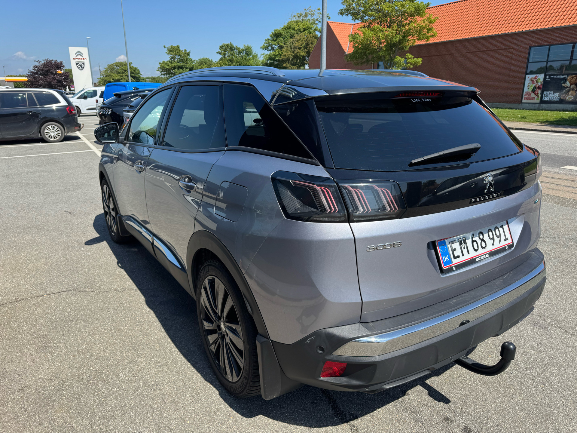 Grå Peugeot 3008 fra 2021