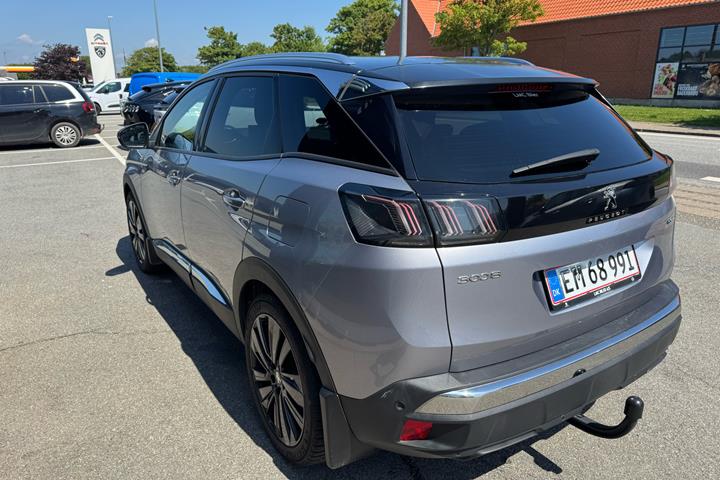 Grå Peugeot 3008 fra 2021